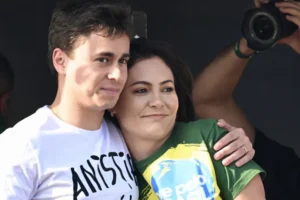 Michelle divulga vídeo de Nikolas Ferreira após briga do deputado com Eduardo Bolsonaro