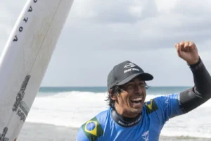 Miguel Pupo vira sobre Yago Dora e conquista Bells Beach em final inédita brasileira