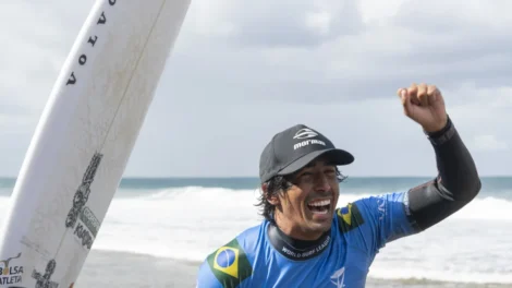 Miguel Pupo vira sobre Yago Dora e conquista Bells Beach em final inédita brasileira