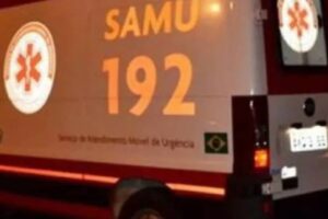 Motociclista fica ferido após ser atingido por árvore durante