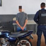 Motociclista sem CNH é detido após fuga e acompanhamento