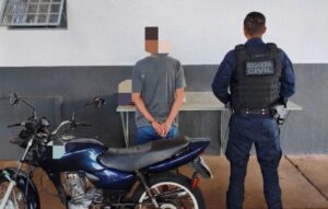 Motociclista sem CNH é detido após fuga e acompanhamento