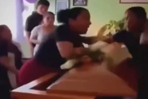 Mulheres descobrem que eram amantes do mesmo homem durante velório; veja!