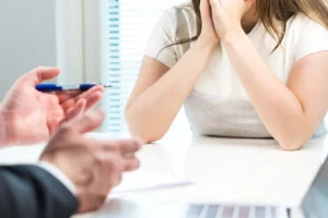 Mulheres recebem 21,3% a menos que homens em empresas privadas com mais de 100 empregados