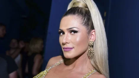 'Não sou obrigada a sorrir', diz Lívia Andrade após polêmica no Domingão com Huck
