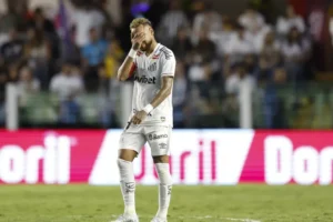 Neymar quebra tabu físico, mas volta a deixar Vila criticado e sob polêmica