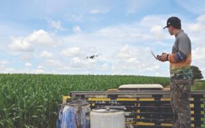 Nova geração de produtores investe na pulverização por drone