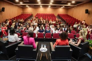 OAB Maringá promove debate sobre participação feminina na política e adere ao movimento “Pula pra 50”