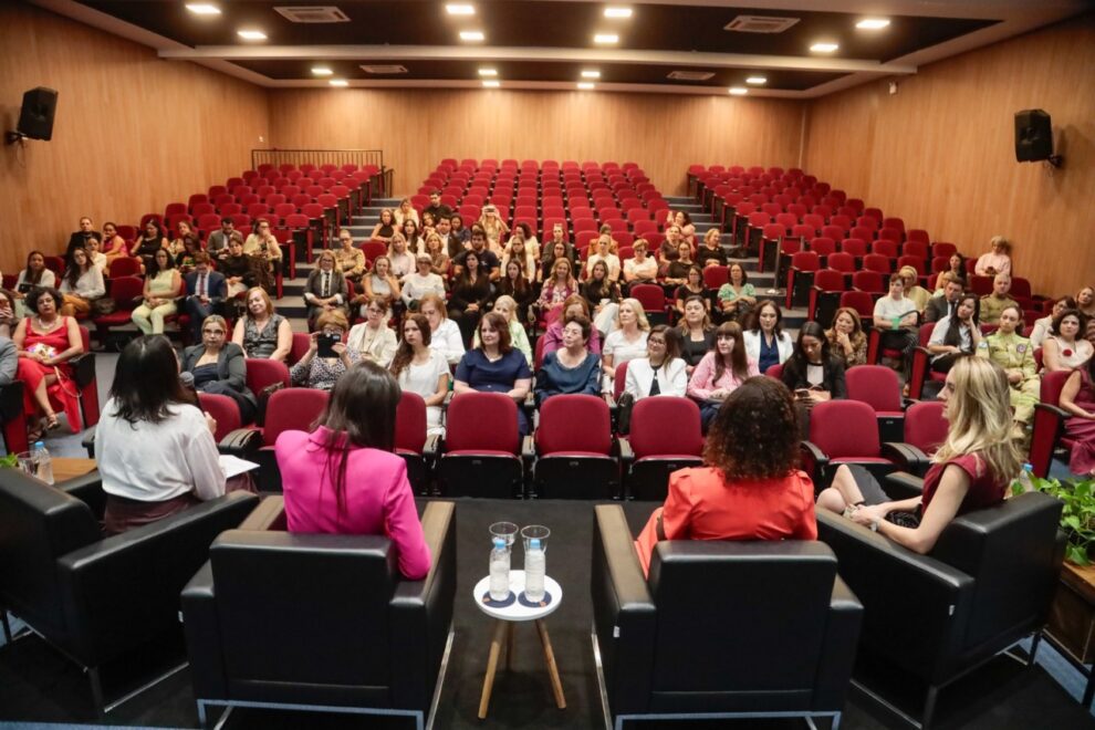 OAB Maringá promove debate sobre participação feminina na política e adere ao movimento “Pula pra 50”