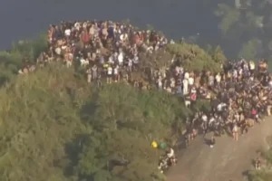 Operação no Vidigal impede 200 pessoas de descer do morro Dois Irmãos, no Rio
