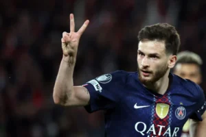 PSG vira sobre Bayern em jogaço de 9 gols e larga em vantagem na Champions