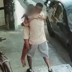 Pai abraça filha após atropelamento que matou irmãos em SP; vídeo