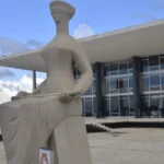 Parecer que mirava ministros do STF é rejeitado; texto gera tensão institucional