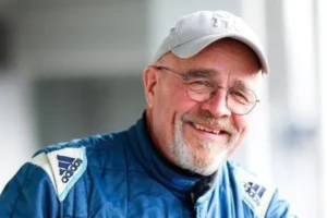 Piloto morre após acidente com sete carros em Nürburgring