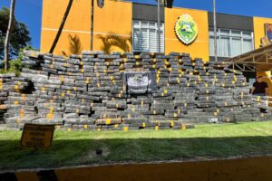 Polícia Militar apreende duas toneladas de maconha escondida em carreta em Paiçandu
