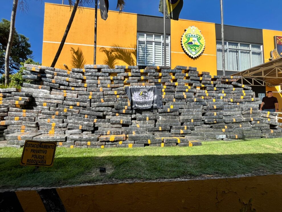 Polícia Militar apreende duas toneladas de maconha escondida em carreta em Paiçandu