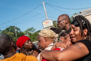 Polícia confirma que autor de massacre era pai de 7 das crianças