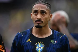 Presidente do Barcelona critica Fifa após lesão de Raphinha na seleção