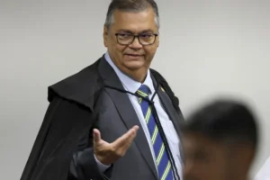 Proposta de Dino traz itens genéricos sobre STF e tira foco de reformas a curto prazo na corte