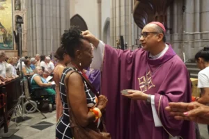 Quanto ganha um padre no Brasil e ao redor do mundo? Salários são surpreendentes!