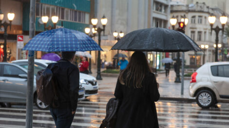 Quarta-feira (29) será de calor e pancadas intensas de chuva em Maringá