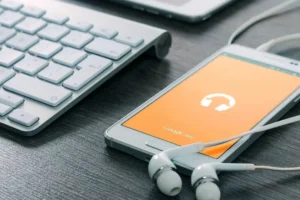 Quase metade das músicas enviadas diariamente são geradas por IA, diz Deezer