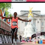 Queniano se torna primeiro atleta a correr maratona abaixo de 2 horas