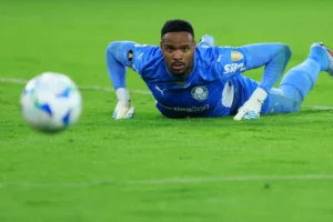 Racismo contra Carlos Miguel deve render multa de até R$ 100 mil ao Corinthians