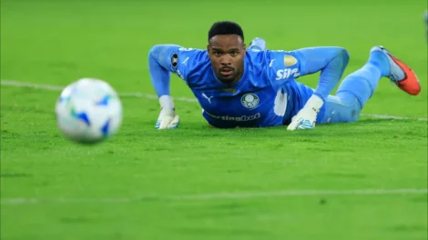 Racismo contra Carlos Miguel deve render multa de até R$ 100 mil ao Corinthians