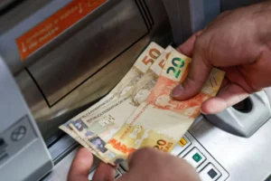 Real é a moeda que mais valoriza em 2026; Dólar em queda