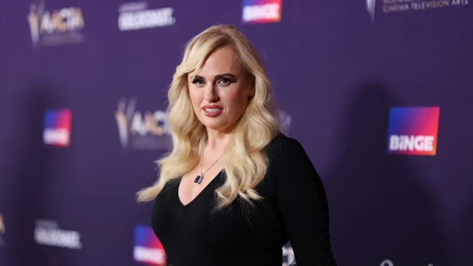 Rebel Wilson desabafa: "Acho que nunca terei um corpo de biquíni"