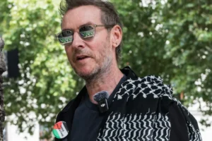 Robert Del Naja, do Massive Attack, é preso em protesto pró-Palestina em Londres