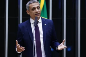 STF torna Gustavo Gayer réu sob acusação de injúria por ligar Lula a Hamas e nazismo