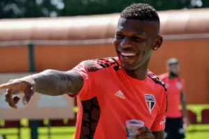 São Paulo notifica Arboleda por rescisão e exige resposta em até 24 horas