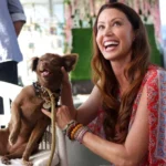 Shannon Elizabeth tem faturamento milionário na estreia no OnlyFans