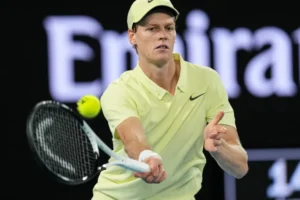 Sinner bate Alcaraz em decisão e assume a primeira colocação no ranking