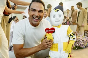 Tadeu Schmidt relata cansaço após fim do BBB 26 e diz que corpo 'cobrou' ritmo