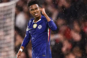 Técnico do Chelsea se rende a Estêvão após goleada: 'Não há limite para ele'