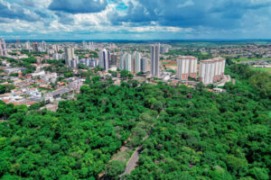 Tempo firme e temperaturas elevadas marcam o sábado (11) em Maringá