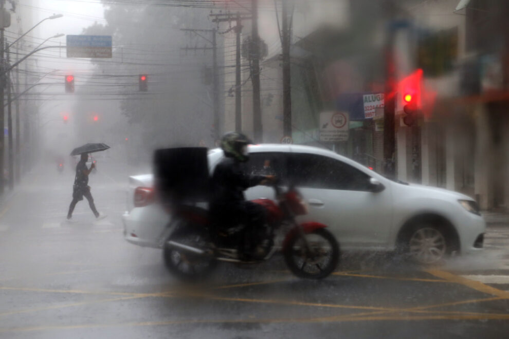 Terça-feira (7) será de calor e chuva durante todo o dia em Maringá
