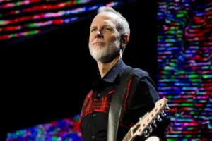 Tom Dumont, guitarrista do No Doubt, recebe diagnóstico de doença de Parkinson