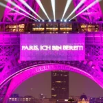 Torre Eiffel homenageia retorno de Céline Dion com show de luzes