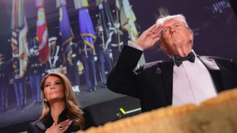 Trump é retirado de jantar de gala após homem abrir fogo
