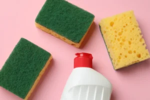 Truque simples faz com que a esponja de limpeza dure muito mais