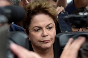 Ustra, cusparada, gângster e Tiririca: relembre 10 marcos da sessão do impeachment de Dilma