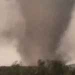 Vídeo: Tornado em Oklahoma faz 10 feridos e destrói 40 casas.