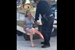 Vídeo de prisão em skate park nos EUA gera debate sobre ação policial