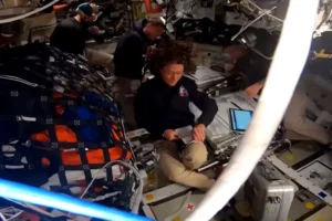 Vídeo do momento em que Artemis II supera recorde com mais de 55 anos