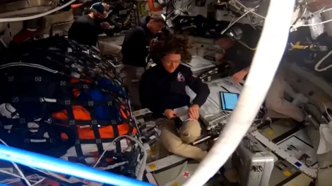 Vídeo do momento em que Artemis II supera recorde com mais de 55 anos