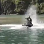 Vídeo mostra homem derrubando mulher de moto aquática durante briga; veja